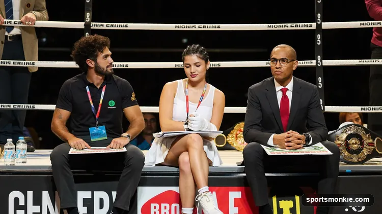 A judge's ringside scorecard marked 10-9