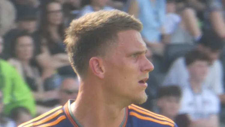 File photo from 24 May 2026: Sven Botman in Newcastle United's away shirt during the match against Fulham. It does not show Saturday's game against Aston Villa or the challenge on Nicolas Jackson.