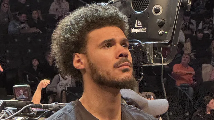 File photo from 7 February 2025: Cam Johnson courtside before a Brooklyn game. It does not show the Lakers game or the elbow on Reaves. The 16:9 cropped derivative is offered under the same CC BY-SA 4.0 licence as the original.