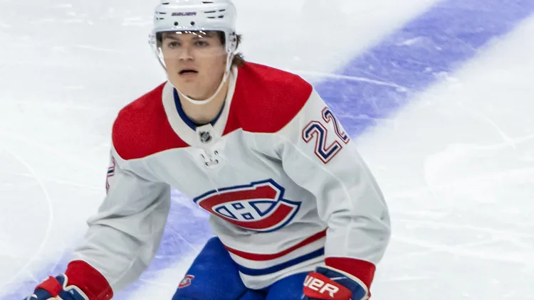 File photo from 6 December 2022: Cole Caufield in a Montreal Canadiens jersey on the ice. It does not show the October 2026 game against Buffalo at the Bell Centre. The 16:9 cropped derivative is offered under the same CC BY-SA 2.0 licence.