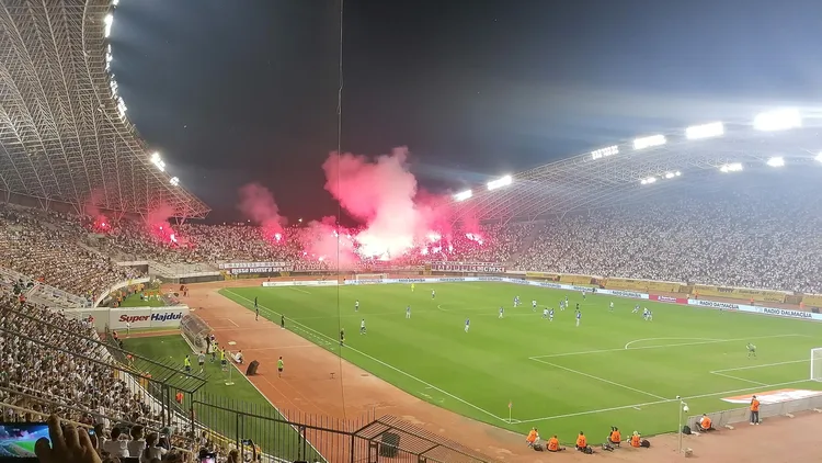 File photo from 13 August 2023: a pyrotechnic display by Hajduk Split supporters at Poljud Stadium during a match against Slaven Belupo. It does not show the October 2026 match against Ajax. The 16:9 cropped derivative is offered under the same CC BY-SA 4.0 licence.