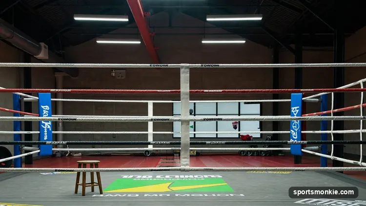 A ringside clock and bell timing a three-minute boxing round