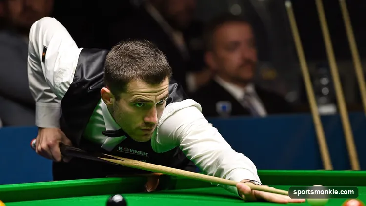 A beginner lining up a break-off shot on a snooker table with reds racked