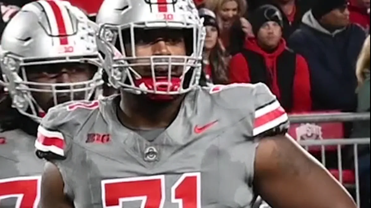 File photo from 11 November 2023: Josh Simmons, wearing No. 71 for Ohio State, on the field against Michigan State. It was not taken at a Chiefs meeting or practice and does not show the incident described in this article.