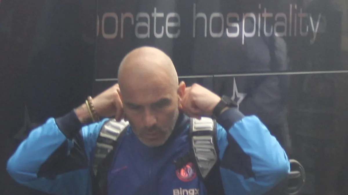 Enzo Maresca arriving at a stadium before a match, file photo from April 2025 when he was Chelsea manager. Photograph by Timmy96, CC0, via Wikimedia Commons.