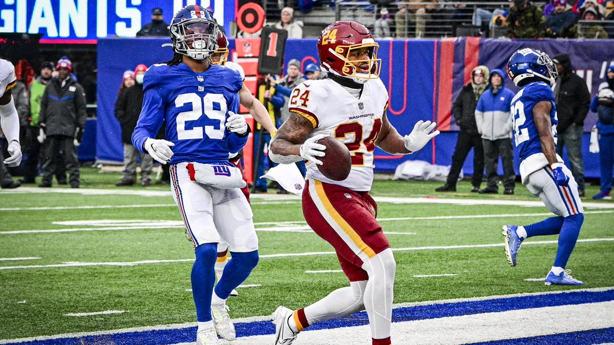 File photo from 9 January 2022: Xavier McKinney, in a New York Giants No. 29 jersey, chases Washington running back Antonio Gibson at MetLife Stadium. It was not taken at the Lions game and does not show the fine or the officiating dispute.