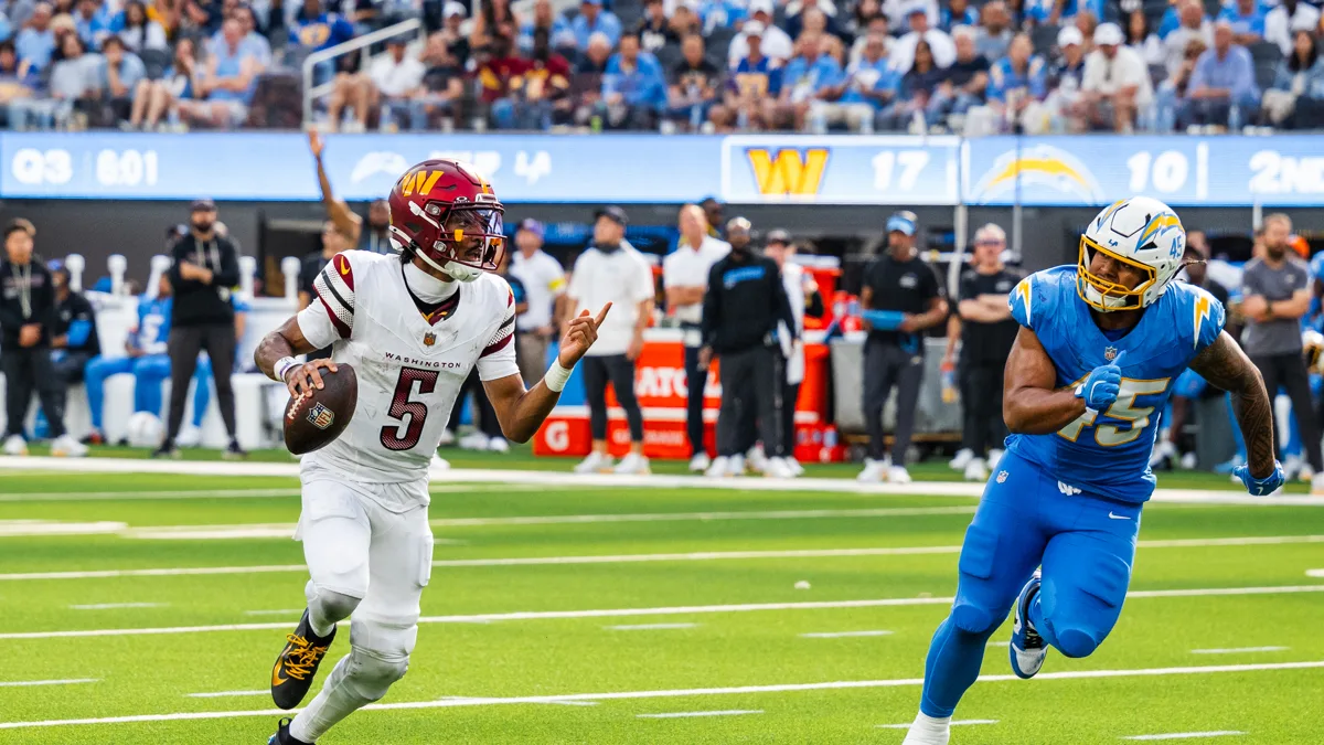 File photo from 5 October 2025 of Washington Commanders quarterback Jayden Daniels throwing during a game. It is a file photo and does not show Monday night's game against San Francisco or the fourth-down play. The cropped derivative is offered under the same CC BY-SA 4.0 licence.
