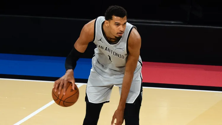 File photo from December 2025: Victor Wembanyama in a San Antonio Spurs uniform during the NBA Cup in Las Vegas. It does not show Tuesday's game in San Antonio. The 16:9 cropped derivative is offered under the same CC BY 4.0 licence as the original.