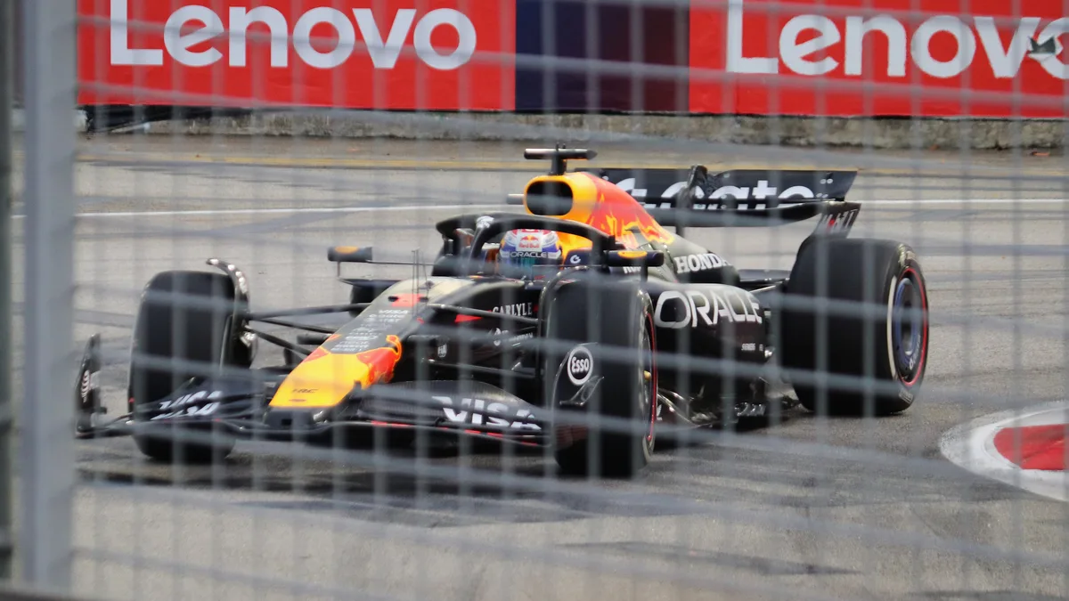 File photo from October 3, 2025: Max Verstappen's Red Bull during first practice at the Singapore Grand Prix, seen through the catch fencing. It does not show Austin or the 2026 Singapore race. The cropped 16:9 derivative is offered under the same CC BY-SA 4.0 licence as the original.