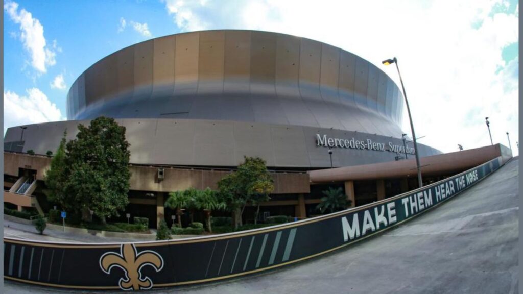Mercedes-Benz Superdome is one of the biggest stadium in the world.