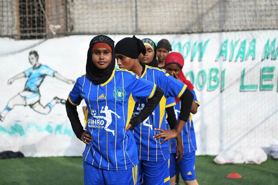 Somalian national female soccer team wearing blue jersey.
